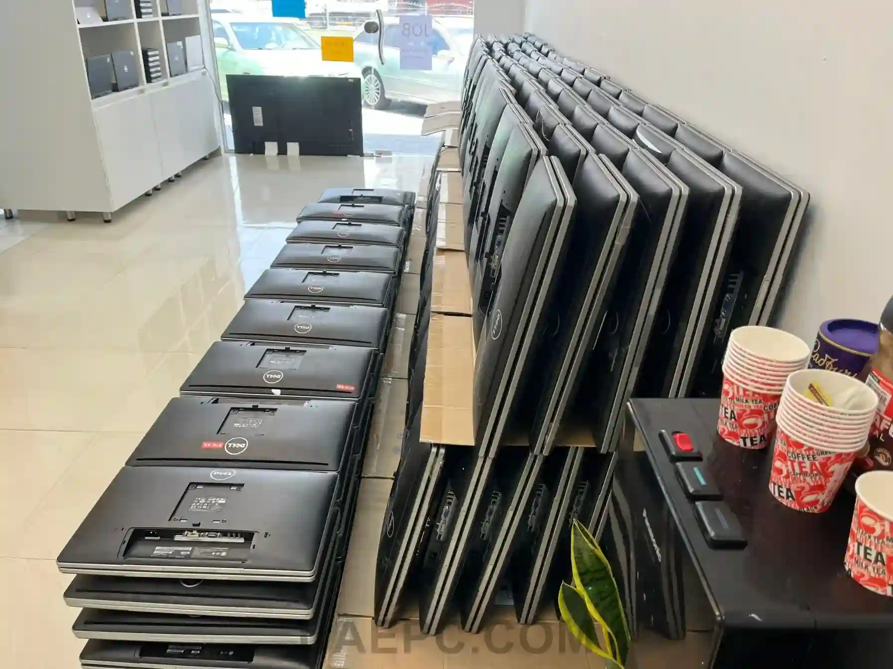 second-hand-lcd-monitors-dubai - monitors-gallery