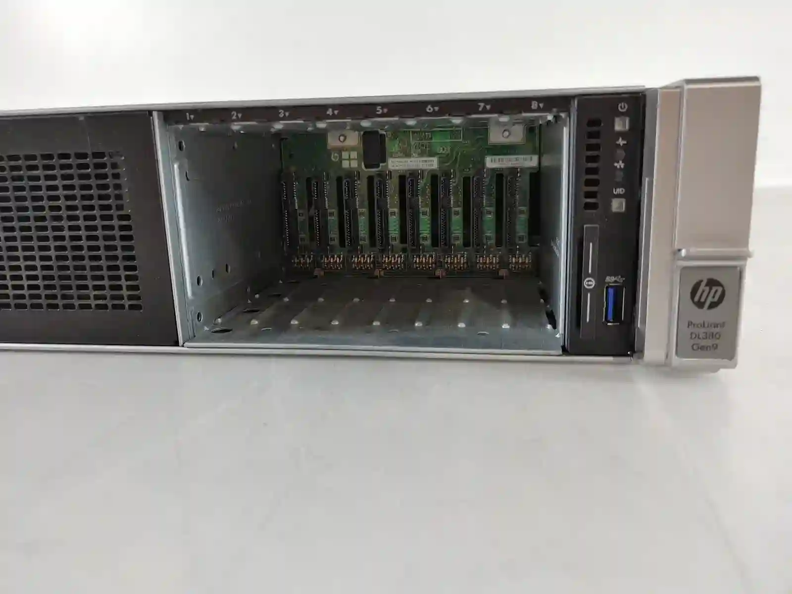 HP-ProLiant-DL380-Gen9-Drive-Bay-Front - servers